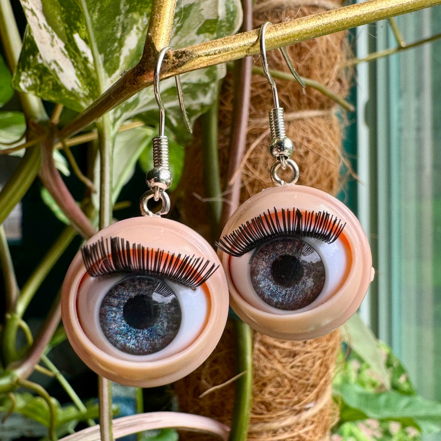 Blinking Eyeball Earring